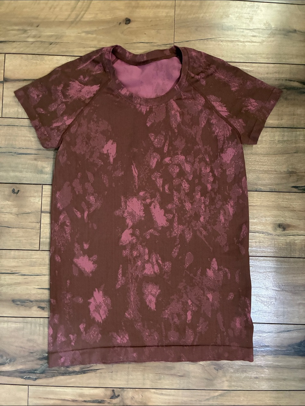 Women’s Short Sleeve Pullover Top in Rust and Mauve